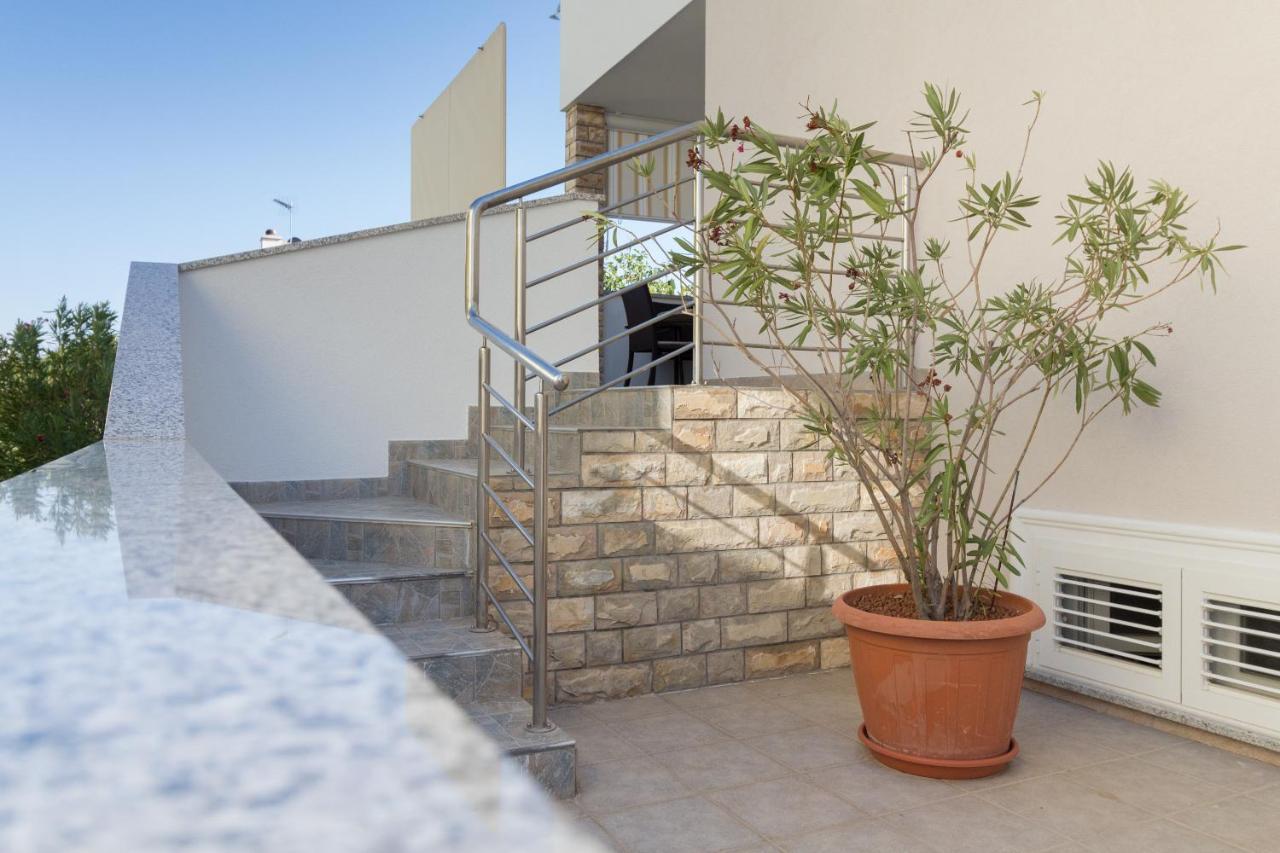 Kristi Apartment Complex Near The Sandy Beach - By Ta Leut Agency Privlaka  Bagian luar foto