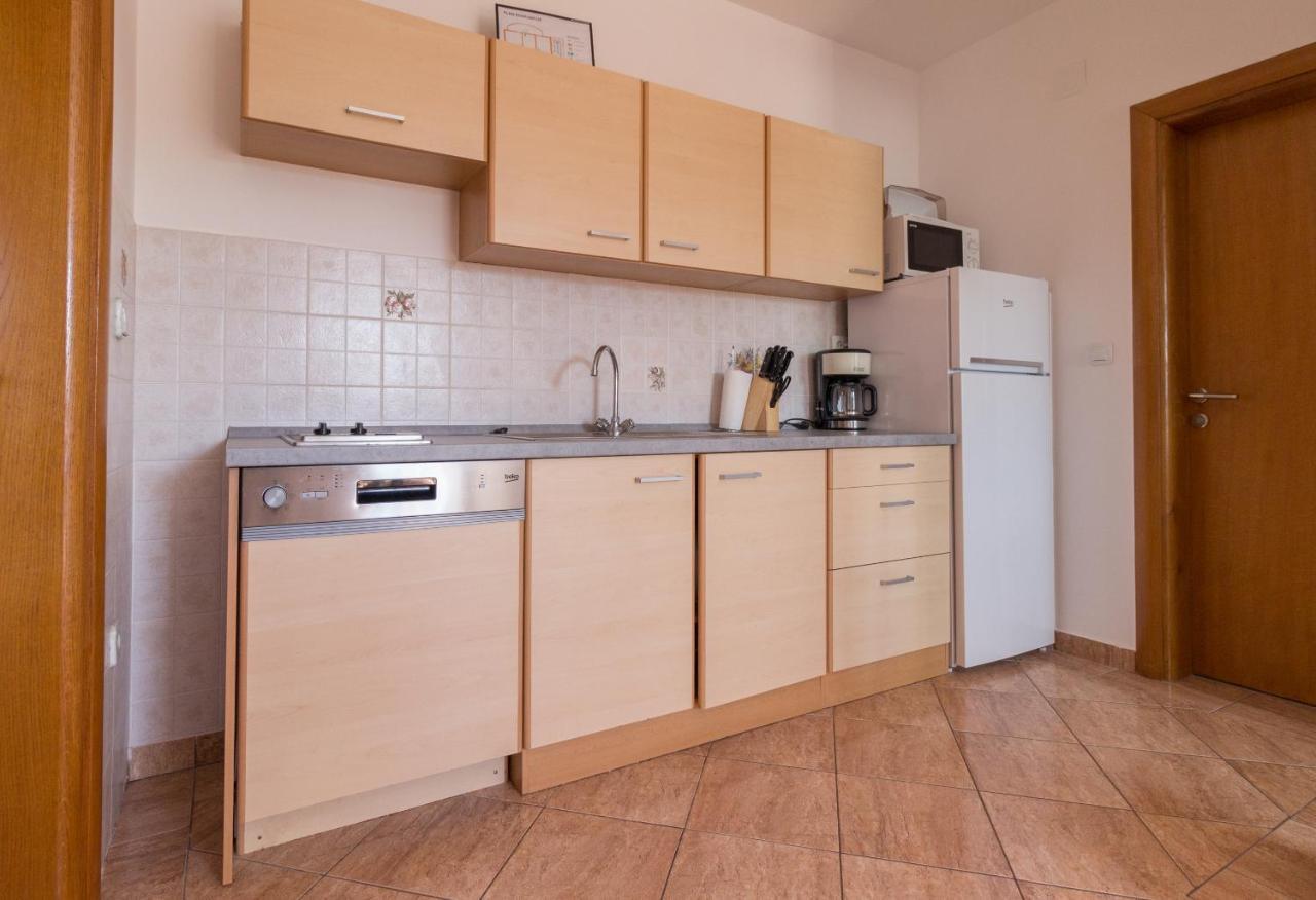 Kristi Apartment Complex Near The Sandy Beach - By Ta Leut Agency Privlaka  Bagian luar foto