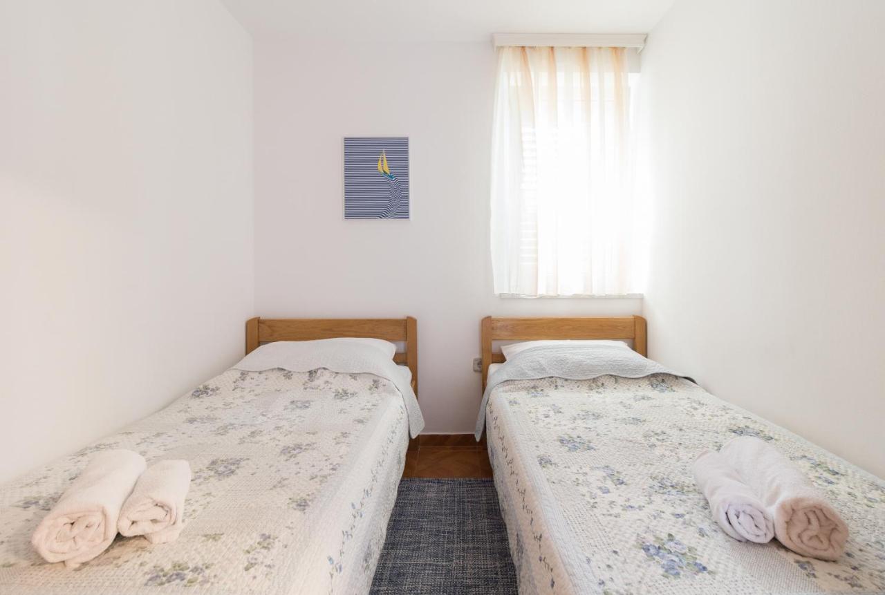 Kristi Apartment Complex Near The Sandy Beach - By Ta Leut Agency Privlaka  Bagian luar foto