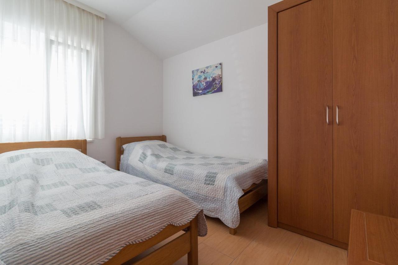 Kristi Apartment Complex Near The Sandy Beach - By Ta Leut Agency Privlaka  Bagian luar foto
