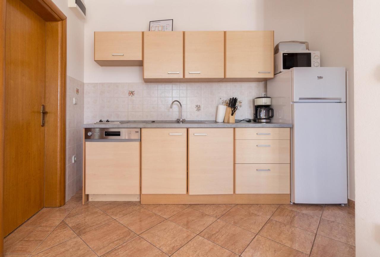 Kristi Apartment Complex Near The Sandy Beach - By Ta Leut Agency Privlaka  Bagian luar foto